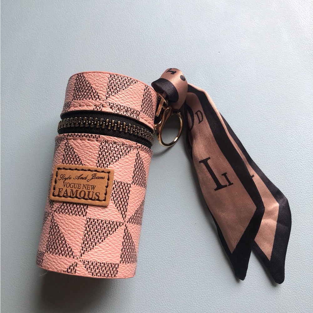 🌟🌟🌟Vogue Pink and Black Geometric Case with Keychain